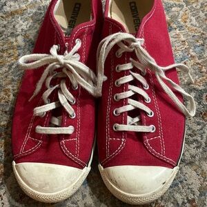 Red converse women’s 8